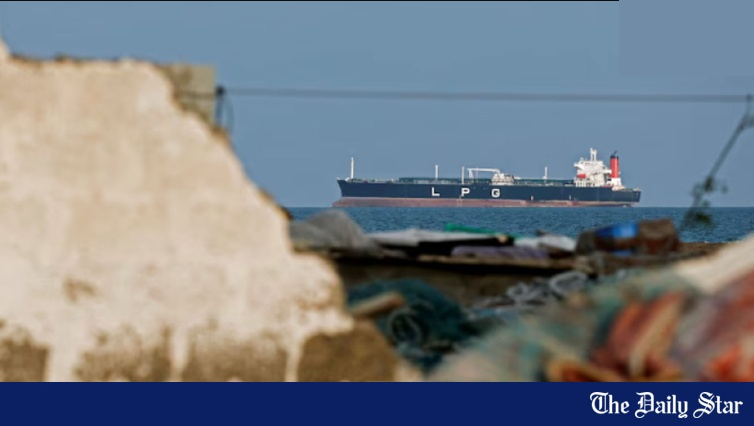 হরমুজ প্রণালি দিয়ে নিরাপদে চলাচলের সুযোগ পাচ্ছে বাংলাদেশি জাহাজ