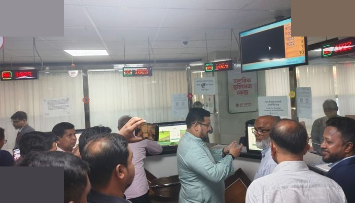 ভূমি ভবনের সেবা কার্যক্রম পরিদর্শন করলেন প্রতিমন্ত্রী মীর হেলাল