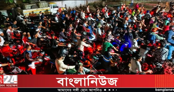 জ্বালানি সংকটে মোটরসাইকেল বাজারে মন্দা, লাইসেন্সের জন্য ভিড় বৃদ্ধি